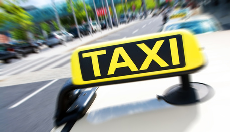 Patienten-Taxi © Miredi - Fotolia.com